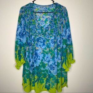 Avenue Sheer Blue/Green Floral Top In Size 26/28